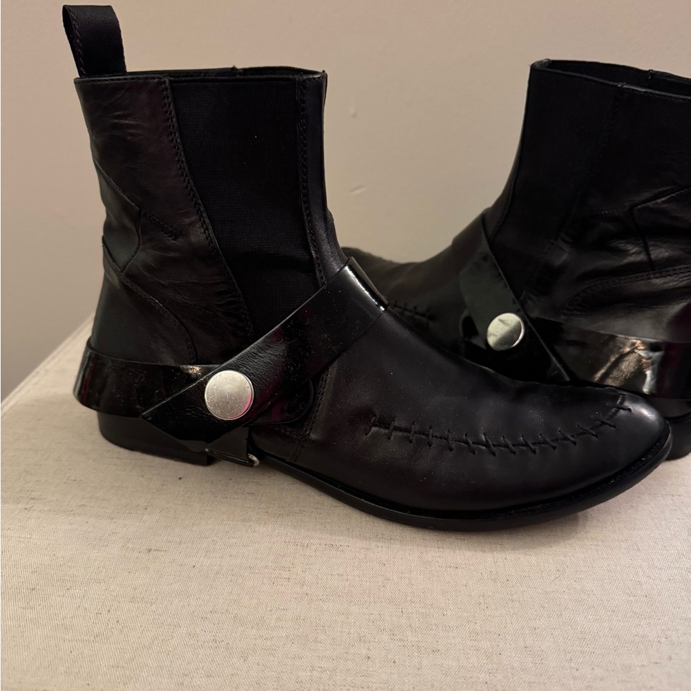 Stylish Black Leather Men's Boots